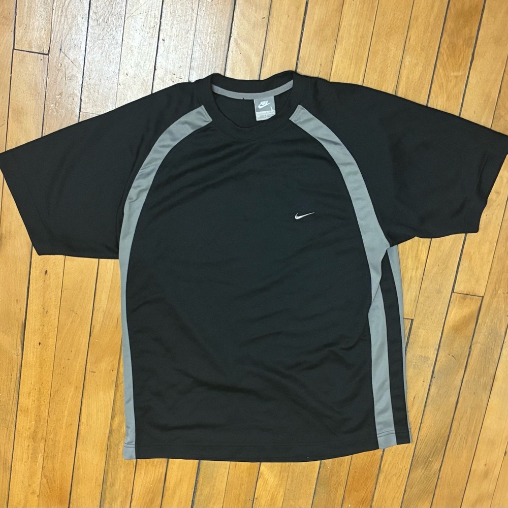 Nike Men's Black and Gray Athletic Tee